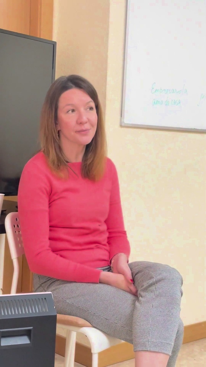 A Spanish teacher explaining a grammar point with her hands