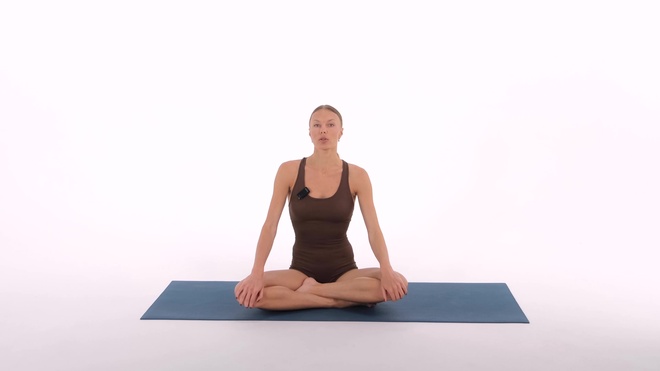 День 1: Разминка для позвоночника и укрепление корпуса