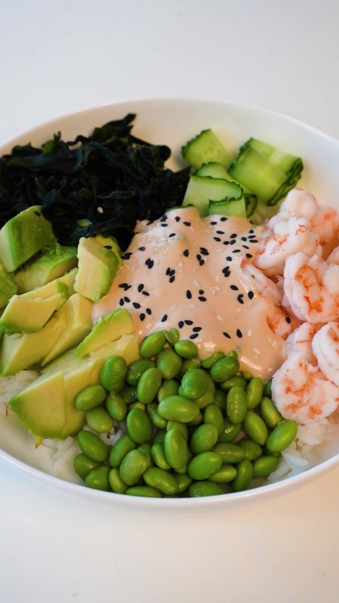 Морской боул с водорослями вакаме