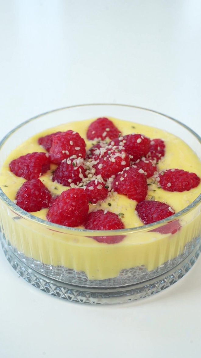 Чиа-пуддинг с кремом из манго