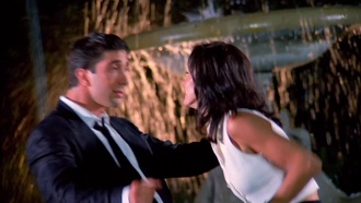 Friends.S01E03.The.One.With.the.Thumb