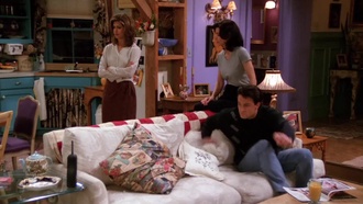 Friends.S02E05.The.One.with.Five.Steaks.and.an.Eggplant