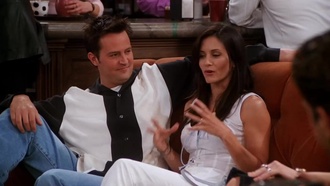 Друзья S07E23. Эпизод со свадьбой Моники и Чендлера, часть 1