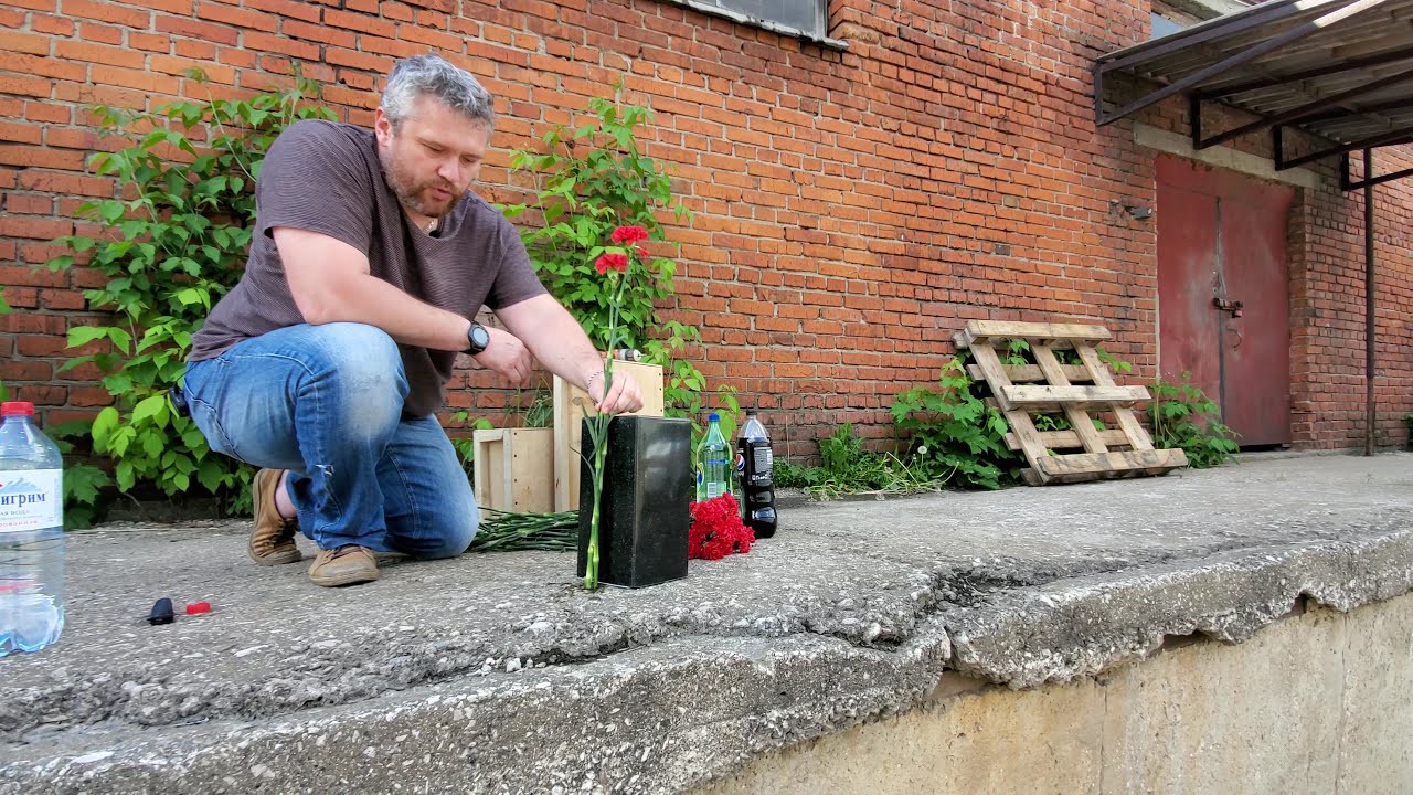 Сколько цветов поместится в квадратную вазу? Надежна ли упаковка на доставку? Обслуживание зимой?