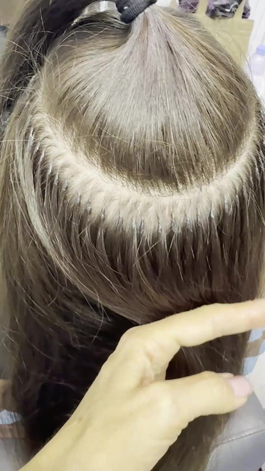 Natural Capsule Hair Extensions in Dubai