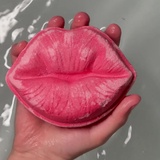 video Бомбочка для ванны Bubble World Поцелуй 200 г