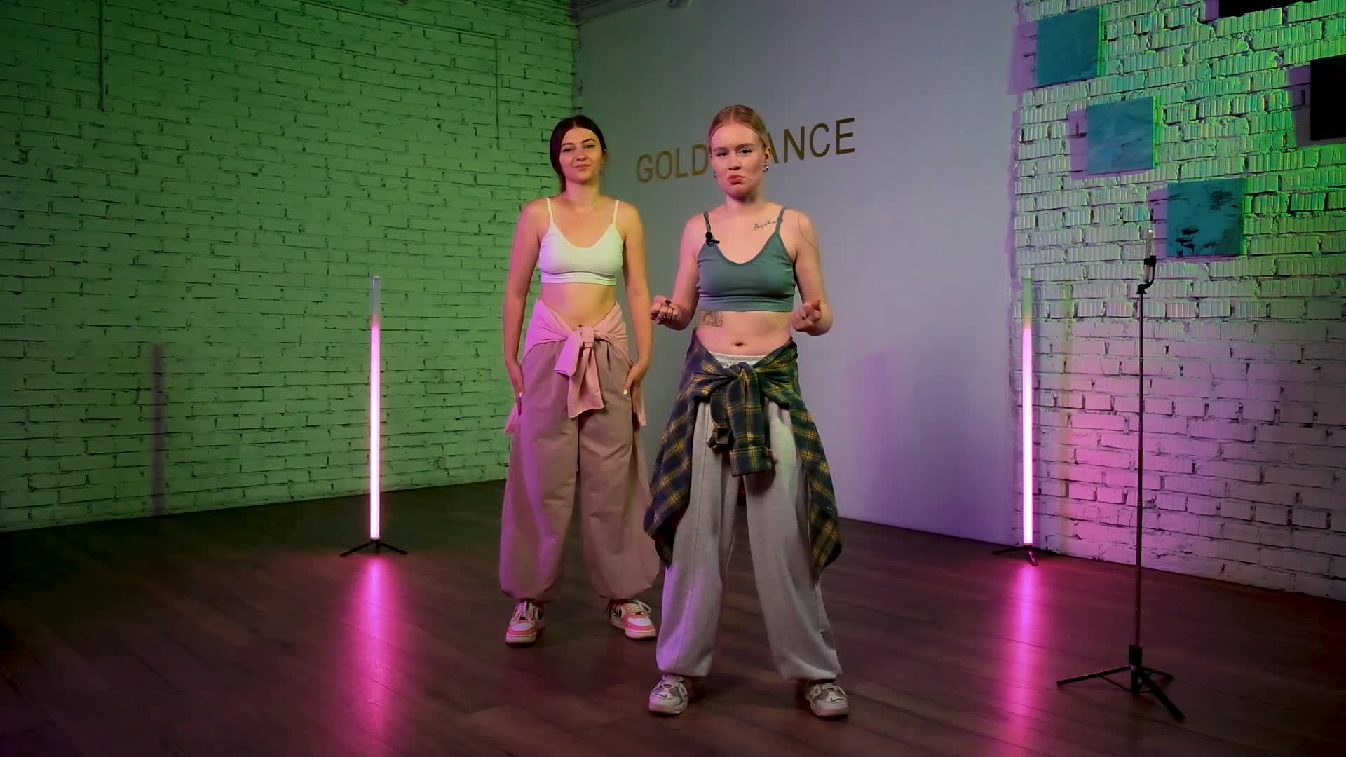 3. Руки как в клипе